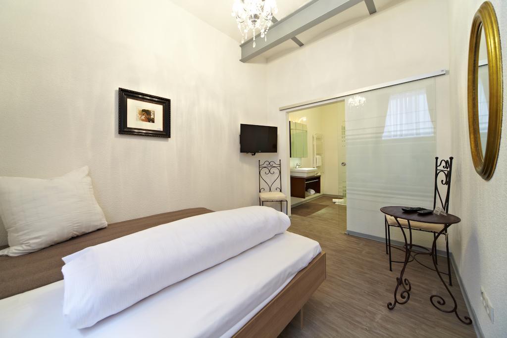 Gaestehaus Steinmuehle Osthofen Room photo